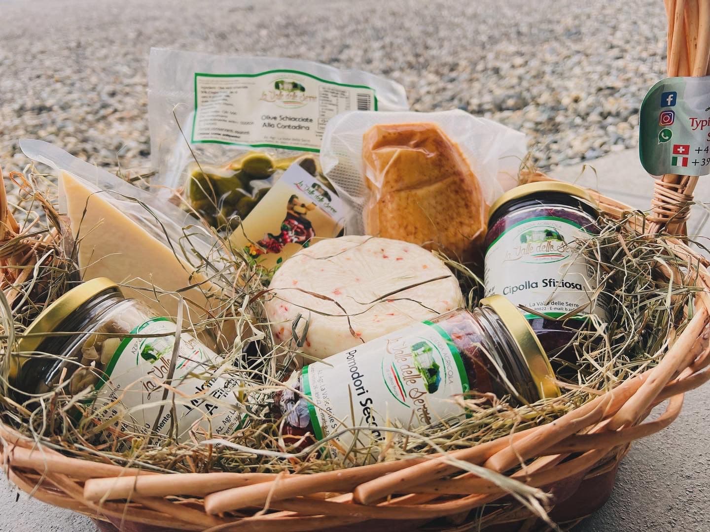 Cesta regalo personalizzata con prodotti calabresi